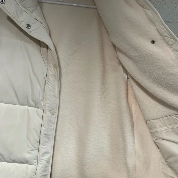 NWOT The Upside Chalet Oslo White Puffer Vest - S - Picture 3 of 5